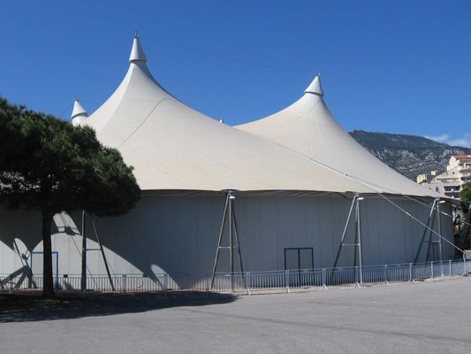 Venta al por mayor de tiendas de hoteles Tiendas de campaña Tarpaulin arquitectónico Estructura de membrana de tracción Taller pasillo Tejido recubierto de PVC
